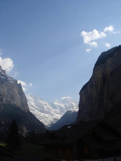 Charming Penthouse Appartement Lauterbrunnen Buitenkant foto
