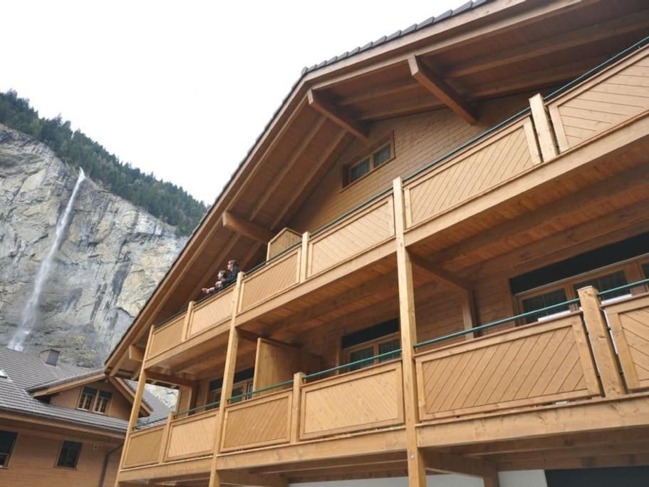 Charming Penthouse Appartement Lauterbrunnen Buitenkant foto