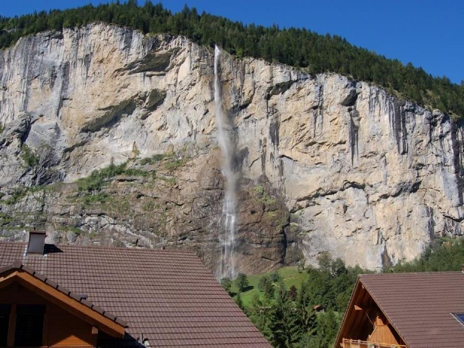 Charming Penthouse Appartement Lauterbrunnen Buitenkant foto