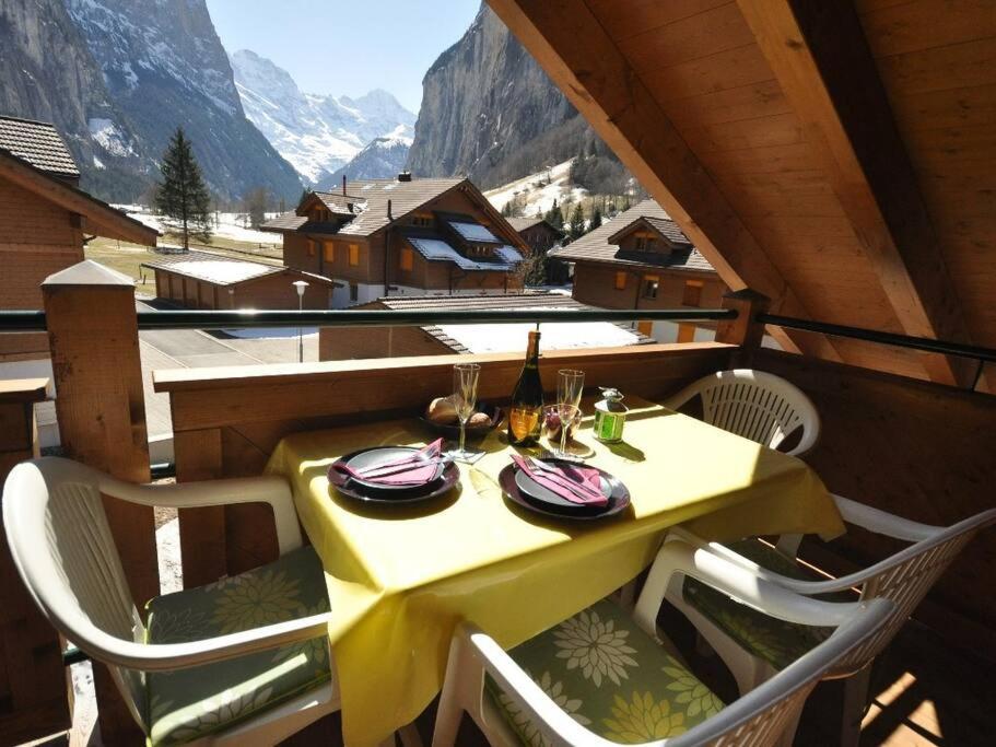 Charming Penthouse Appartement Lauterbrunnen Buitenkant foto