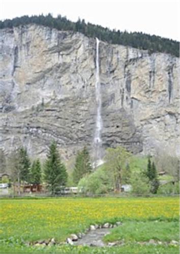 Charming Penthouse Appartement Lauterbrunnen Buitenkant foto