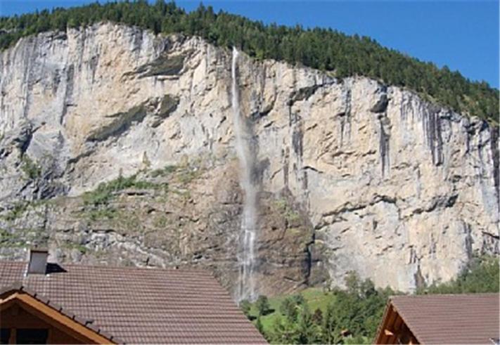 Charming Penthouse Appartement Lauterbrunnen Buitenkant foto