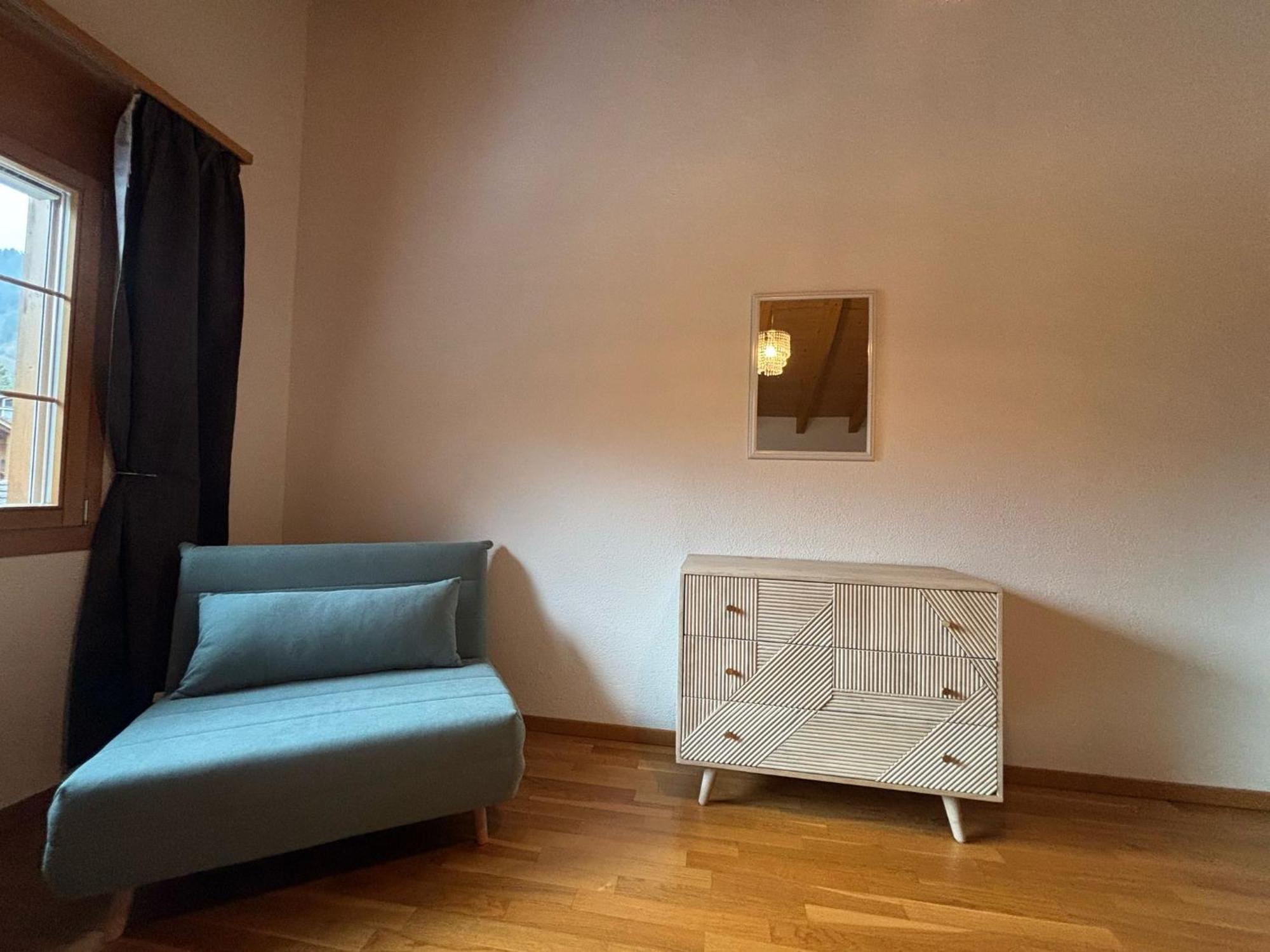 Charming Penthouse Appartement Lauterbrunnen Buitenkant foto