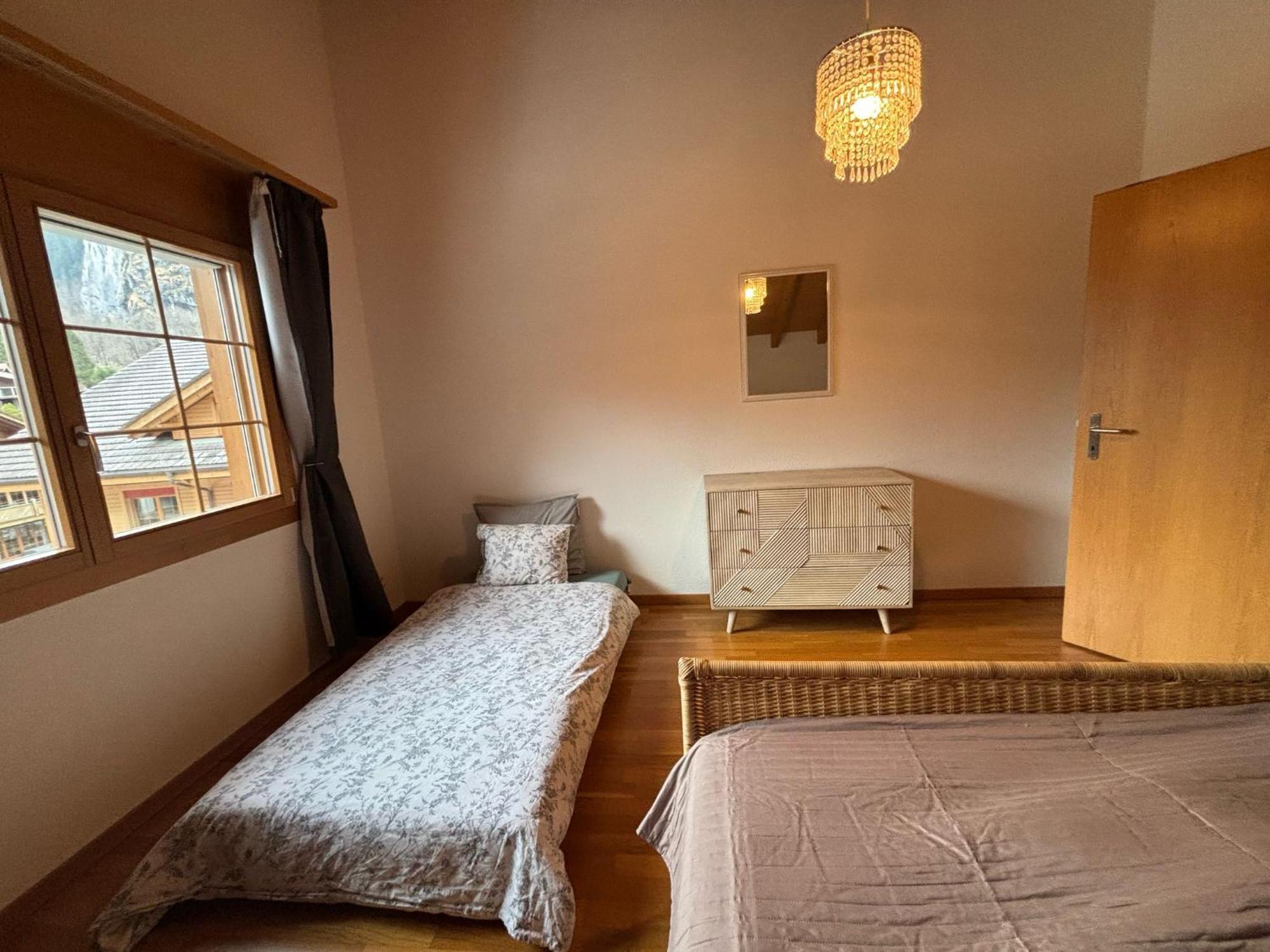 Charming Penthouse Appartement Lauterbrunnen Buitenkant foto