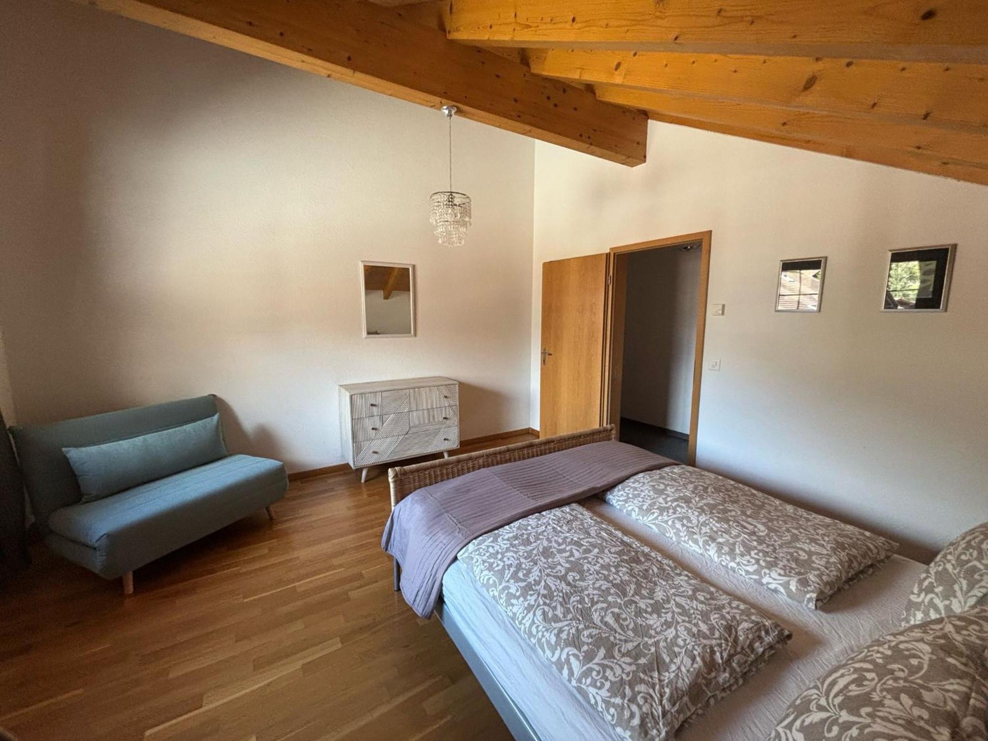 Charming Penthouse Appartement Lauterbrunnen Buitenkant foto
