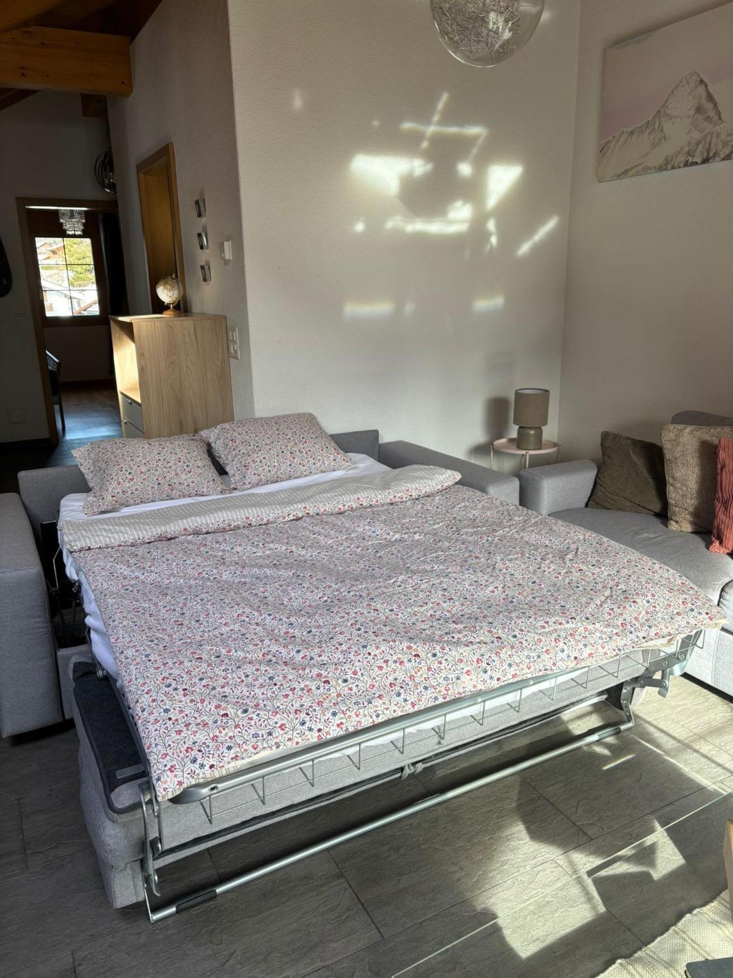 Charming Penthouse Appartement Lauterbrunnen Buitenkant foto