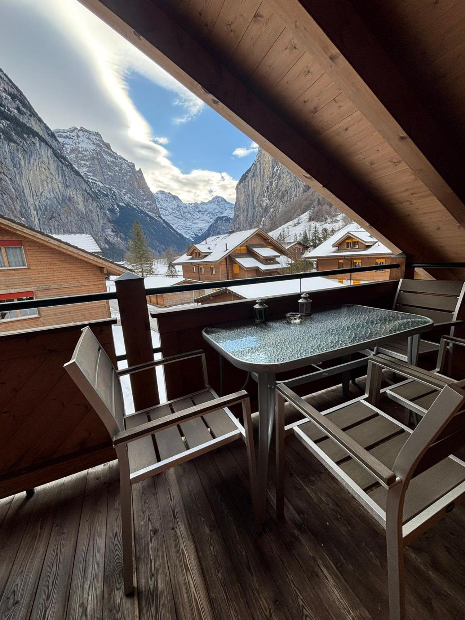 Charming Penthouse Appartement Lauterbrunnen Buitenkant foto